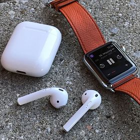 Jumeaux Écouteurs Bluetooth - i8X Écouteurs Sans Fil Anti-Bruit Compatible Android, Apple et Windows Phone + Boitier de chargement Chez Gift.Ma Boutique des cadeaux aux meilleurs prix en ligne au Maroc